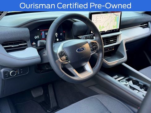 Used 2025 Ford Explorer Active AWD/4WD image 22
