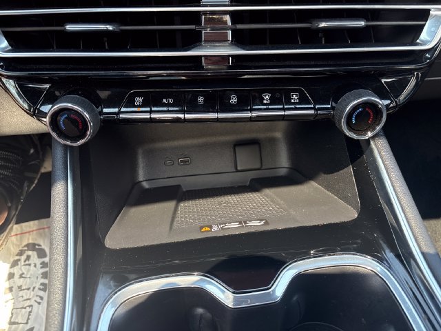 Used 2026 Chevrolet Traverse RS w/ LPO, Floor Liner Package AWD/4WD image 18