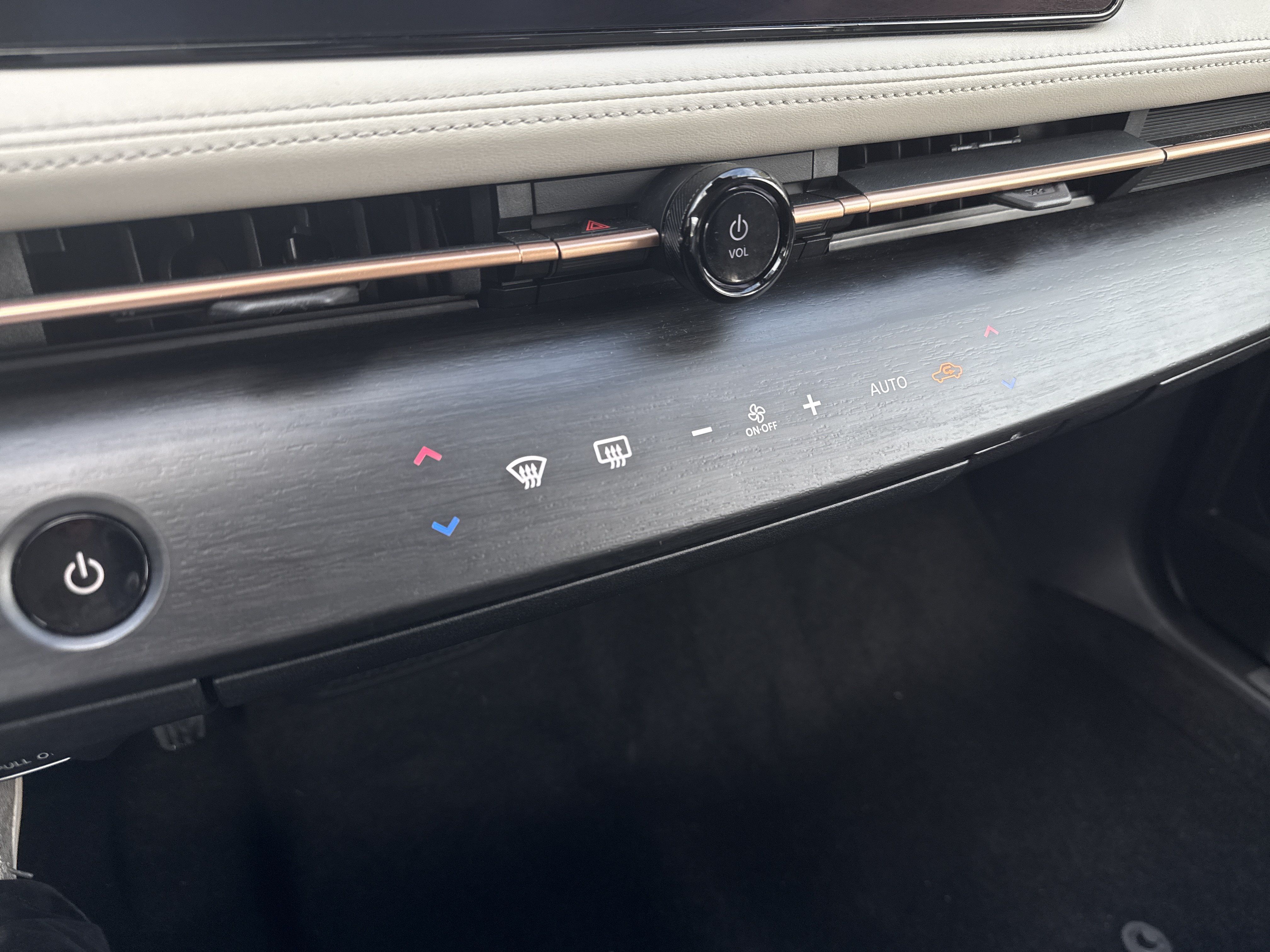 Certified 2024 Nissan Ariya AWD image 18