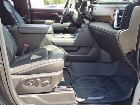 Used 2025 GMC Sierra 2500 Denali w/ Denali Reserve Package AWD/4WD image 18