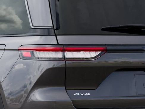 New 2026 Jeep Grand Cherokee Limited w/ Limited Altitude Package image 9