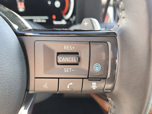 Used 2023 Nissan Pathfinder Platinum FWD image 13