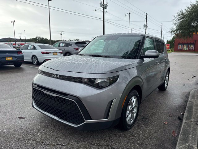 Used 2025 Kia Soul LX w/ LX Technology Package FWD image 4
