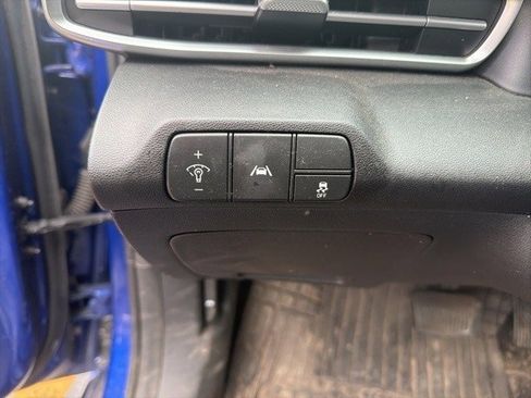 Used 2023 Hyundai Elantra SEL w/ Convenience Package image 6