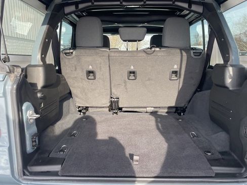 Used 2024 Jeep Wrangler Unlimited Rubicon w/ Convenience Group image 12