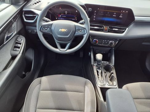 Used 2025 Chevrolet TrailBlazer LT AWD/4WD image 3