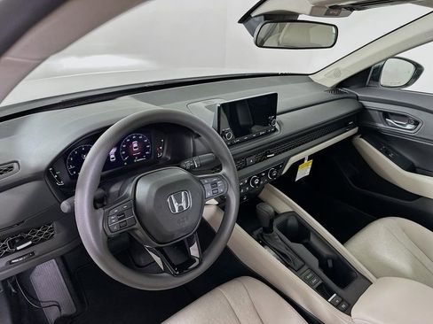 Used 2025 Honda Accord SE image 10