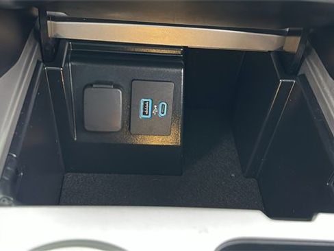 Used 2024 Ford Explorer Limited image 20