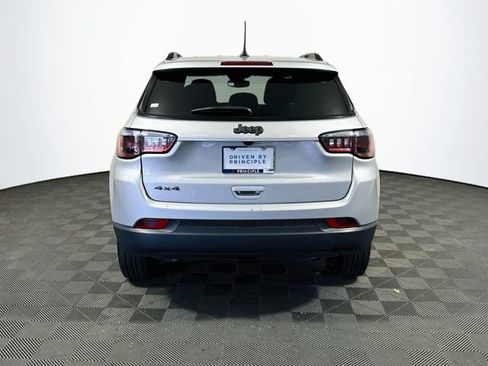 Used 2025 Jeep Compass Latitude w/ Convenience Group AWD/4WD image 7