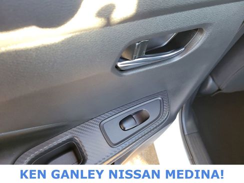 Used 2022 Nissan Versa SR w/ Convenience Package image 39