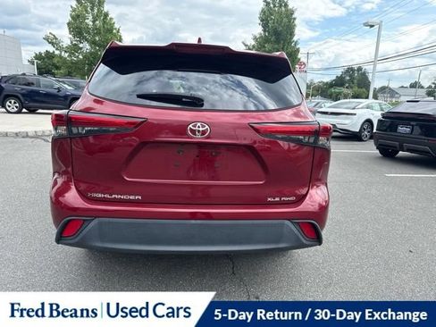 Used 2023 Toyota Highlander XLE AWD/4WD image 10
