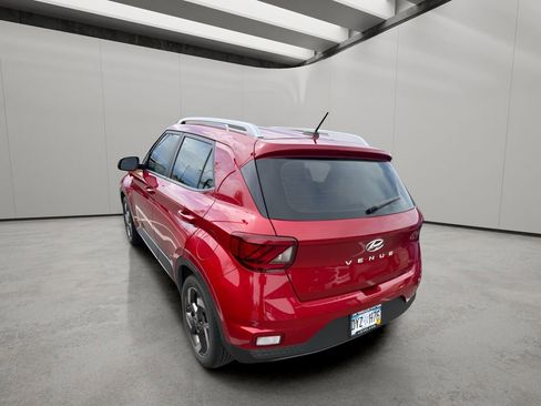 Used 2023 Hyundai Venue Limited FWD image 2