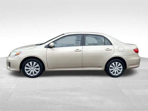 Used 2013 Toyota Corolla LE FWD image 3