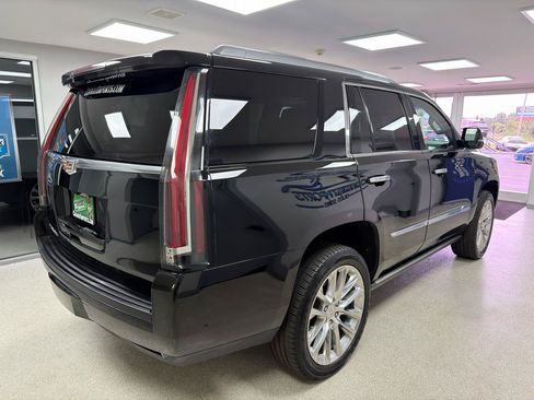 Used 2017 Cadillac Escalade Premium Luxury AWD/4WD image 3