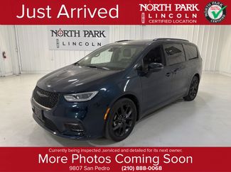 Used 2023 Chrysler Pacifica Touring-L w/ S Appearance Package video 1