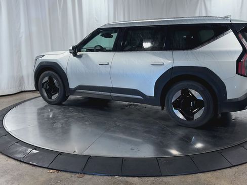 New 2026 Kia EV9 Wind image 6