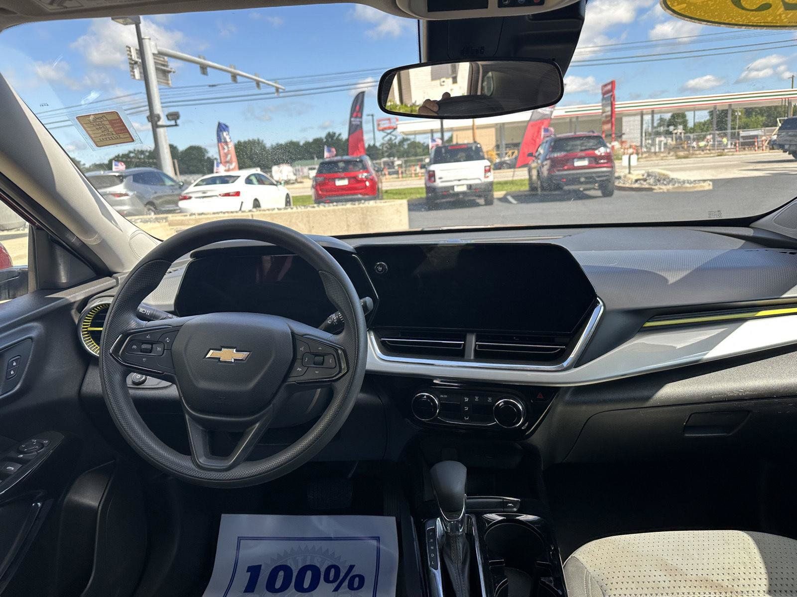Used 2025 Chevrolet Trax LT FWD image 16