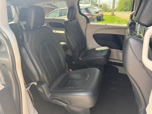 Used 2017 Chrysler Pacifica Touring-L image 65