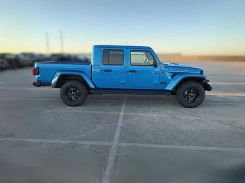 New 2025 Jeep Gladiator Sport image 14