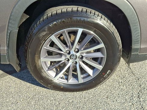 Used 2019 Toyota Highlander XLE image 8