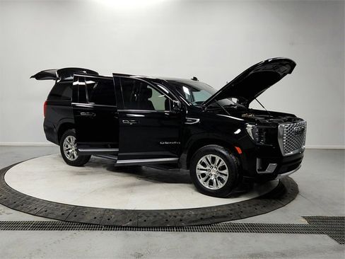 Used 2021 GMC Yukon XL Denali image 9