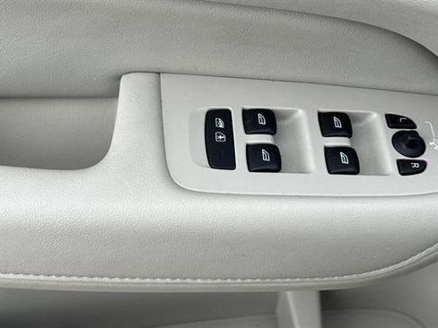 Certified 2023 Volvo XC60 B6 Ultimate w/ Protection Package Premier image 11