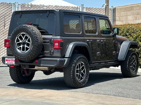 Used 2025 Jeep Wrangler Unlimited Rubicon AWD/4WD image 4