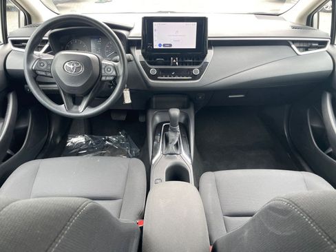 Used 2025 Toyota Corolla LE image 39