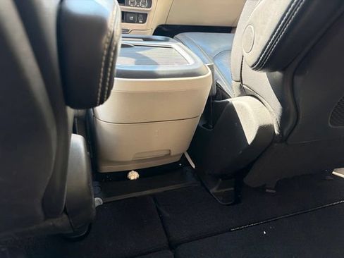 Used 2022 Chrysler Pacifica Touring-L FWD image 16