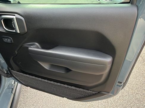 Used 2025 Jeep Wrangler Unlimited Rubicon AWD/4WD image 18