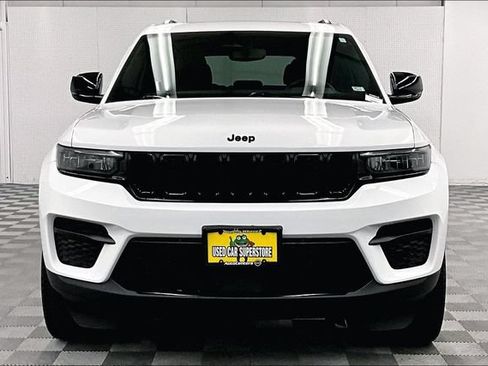 Used 2023 Jeep Grand Cherokee Altitude AWD/4WD image 4