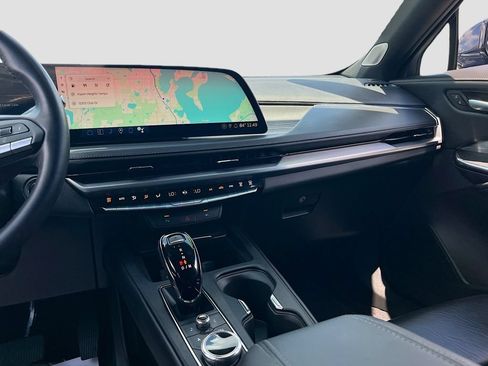 Used 2024 Cadillac XT4 Premium Luxury w/ Technology Package FWD image 23