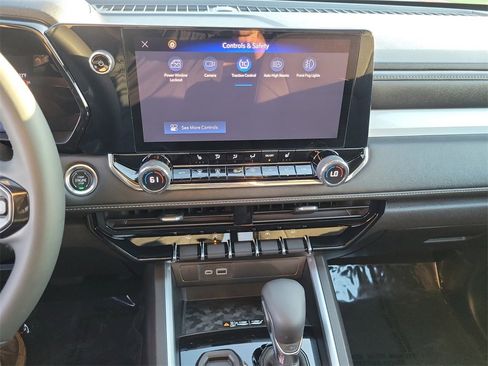 Used 2023 Chevrolet Colorado LT w/ LT Convenience Package II image 12