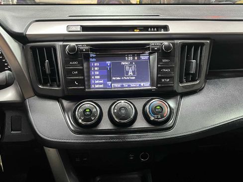 Used 2017 Toyota RAV4 LE w/ Carpet Mat Package AWD/4WD image 18