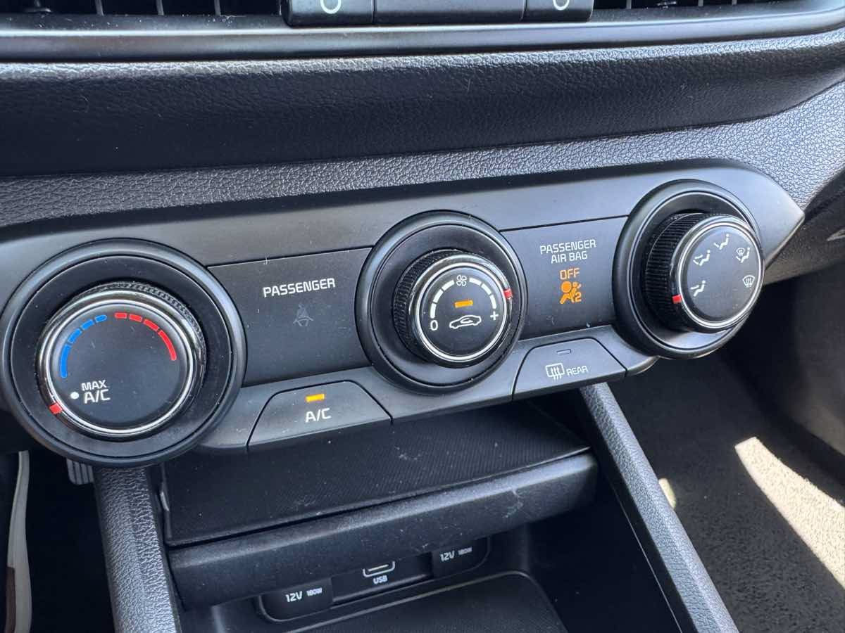 Used 2022 Kia Forte LXS FWD image 29