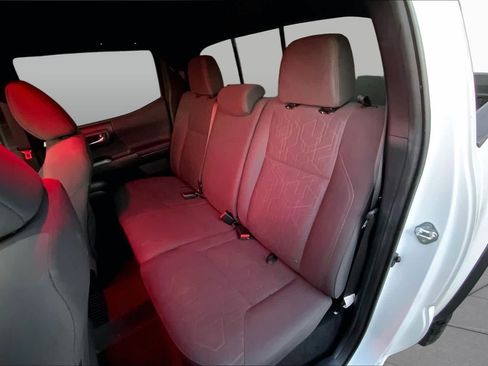 Used 2019 Toyota Tacoma TRD Off-Road w/ Technology Package AWD/4WD image 20