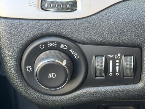 Used 2018 Jeep Cherokee Latitude Plus w/ Trailer Tow Group image 22