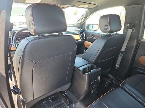 Used 2025 GMC Canyon AT4 AWD/4WD image 21