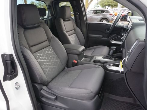 Certified 2025 Nissan Frontier SV image 12