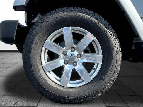 Used 2018 Jeep Wrangler Unlimited Sahara w/ Connectivity Group AWD/4WD image 35
