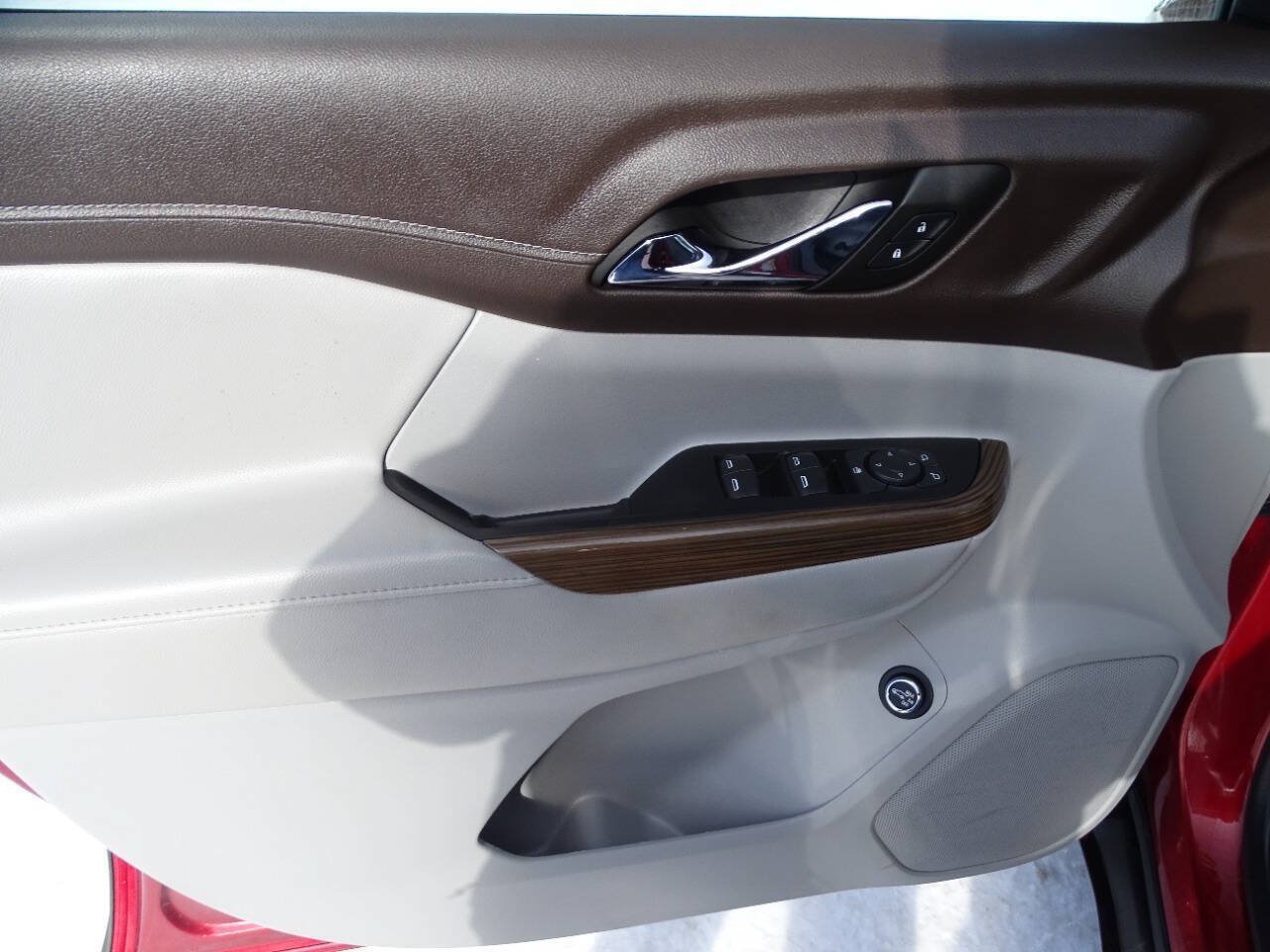 Used 2023 GMC Acadia AWD SLE image 16