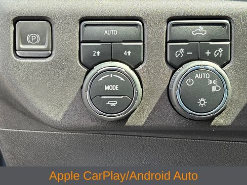 Used 2023 Chevrolet Silverado 1500 LT AWD/4WD image 8