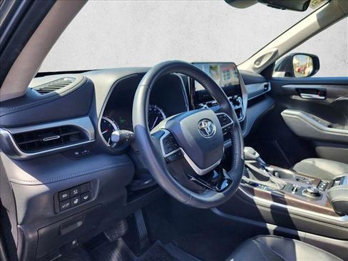 Used 2022 Toyota Highlander Platinum AWD/4WD image 10