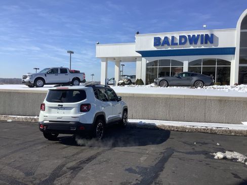 Used 2023 Jeep Renegade Trailhawk image 7