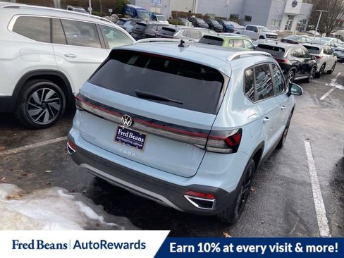 New 2026 Volkswagen Taos SE image 5