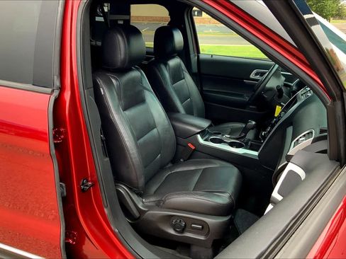 Used 2015 Ford Explorer XLT w/ Equipment Group 202B image 8