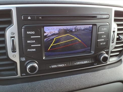 Used 2018 Kia Sportage LX image 18