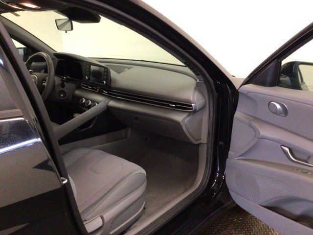 Used 2021 Hyundai Elantra SE FWD image 11