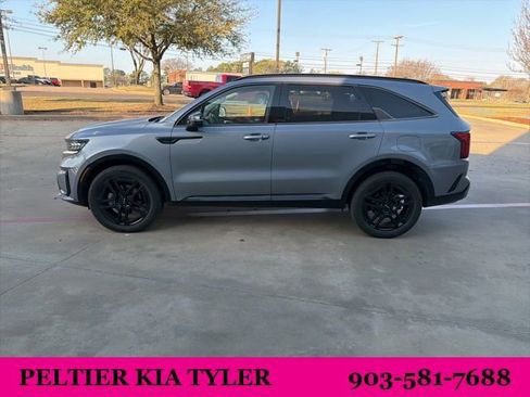 Certified 2022 Kia Sorento SX image 8