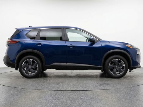 Used 2025 Nissan Rogue SV FWD image 11